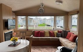 Cosy 3 Bedroom Caravan, South Cerney