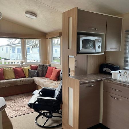 Cosy 3 Bedroom Caravan, South Cerney Exterior photo