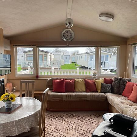 Cosy 3 Bedroom Caravan, South Cerney Exterior photo