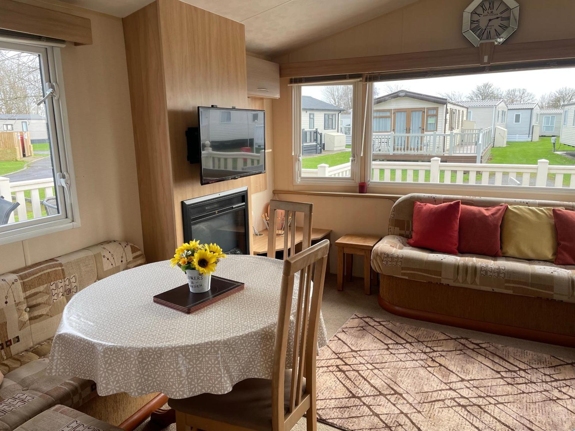 Cosy 3 Bedroom Caravan, South Cerney Exterior photo