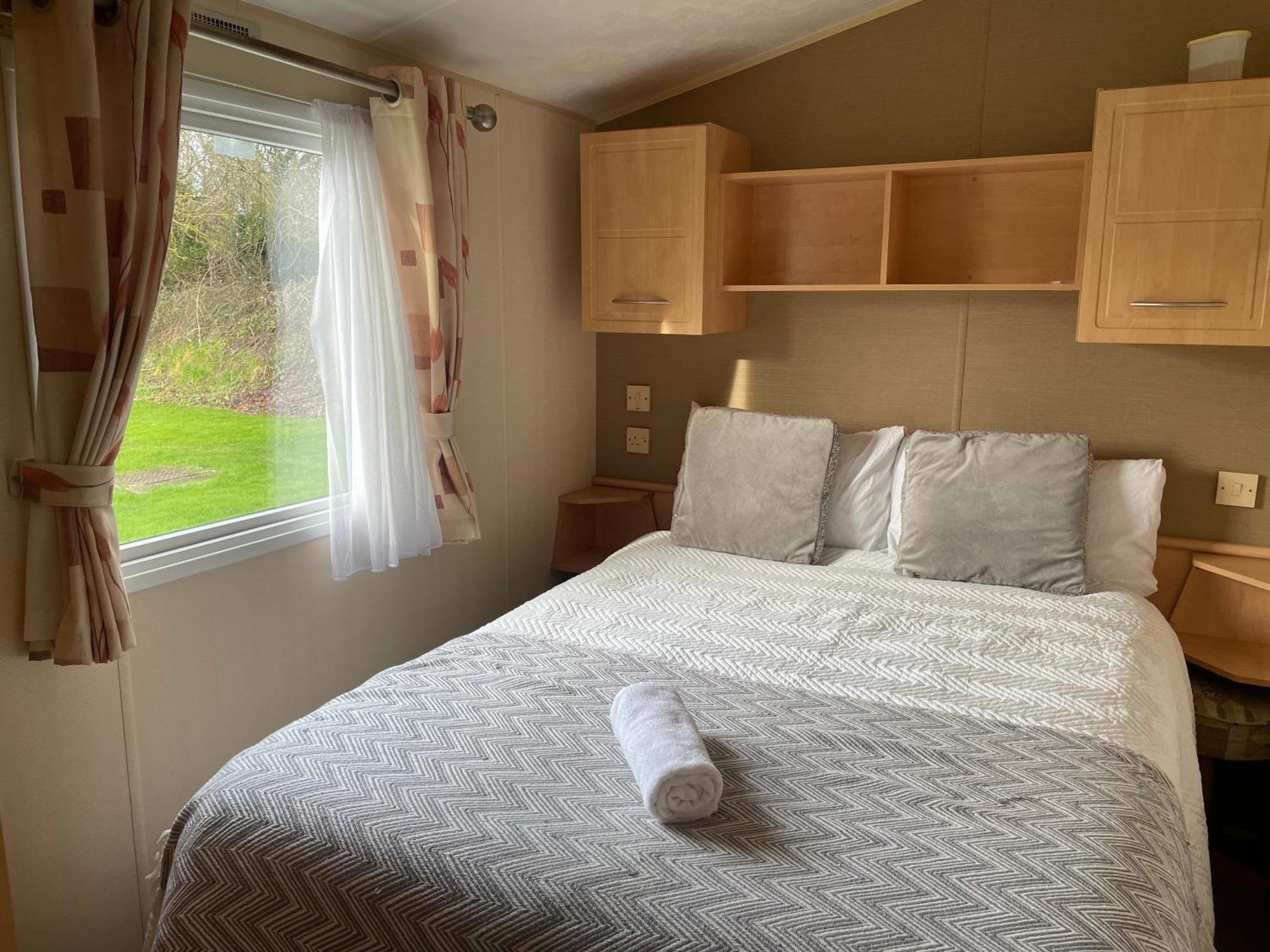 Cosy 3 Bedroom Caravan, South Cerney Exterior photo
